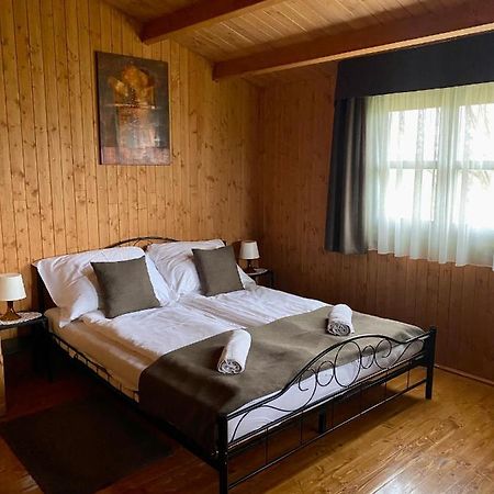 Eszter-Haz Hotell Kisapati Eksteriør bilde