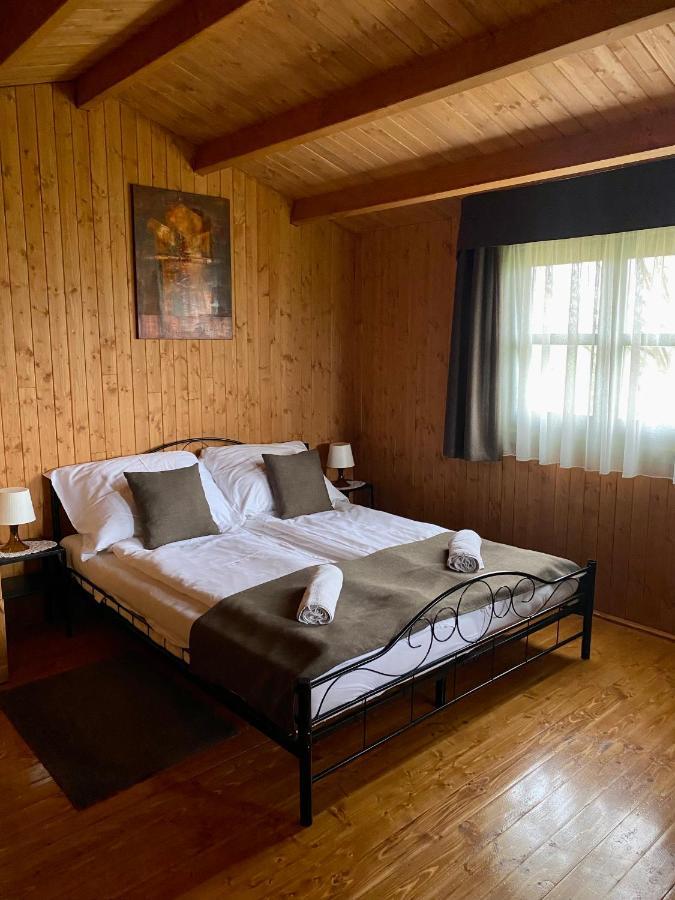 Eszter-Haz Hotell Kisapati Eksteriør bilde